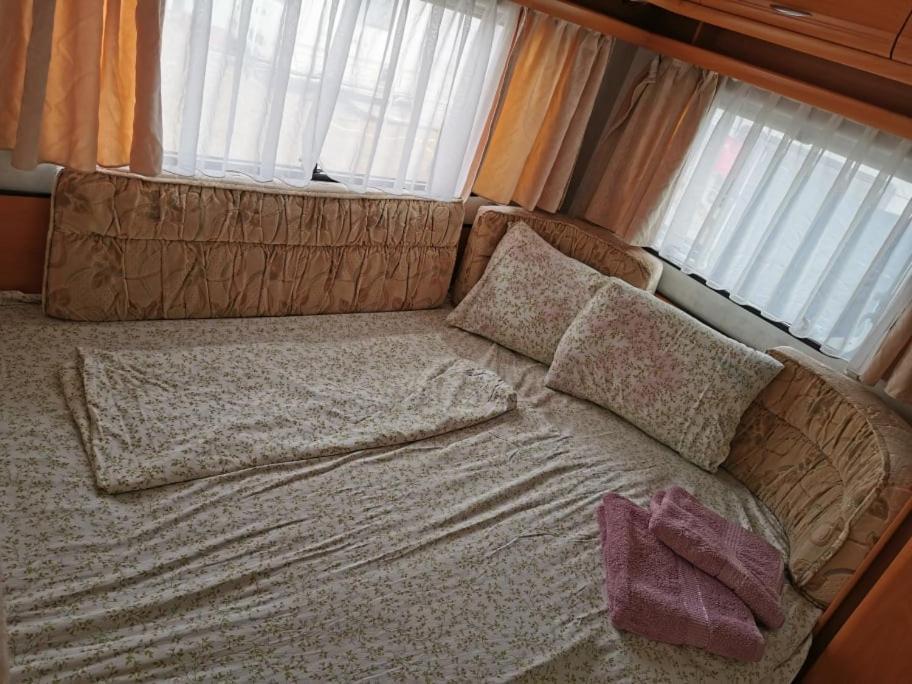 Sea Caravan On The Beach Китен Экстерьер фото