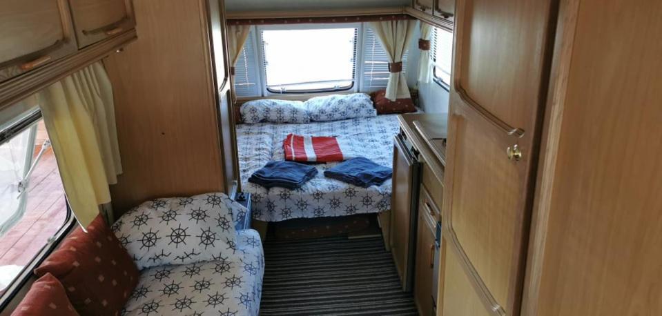 Sea Caravan On The Beach Китен Экстерьер фото