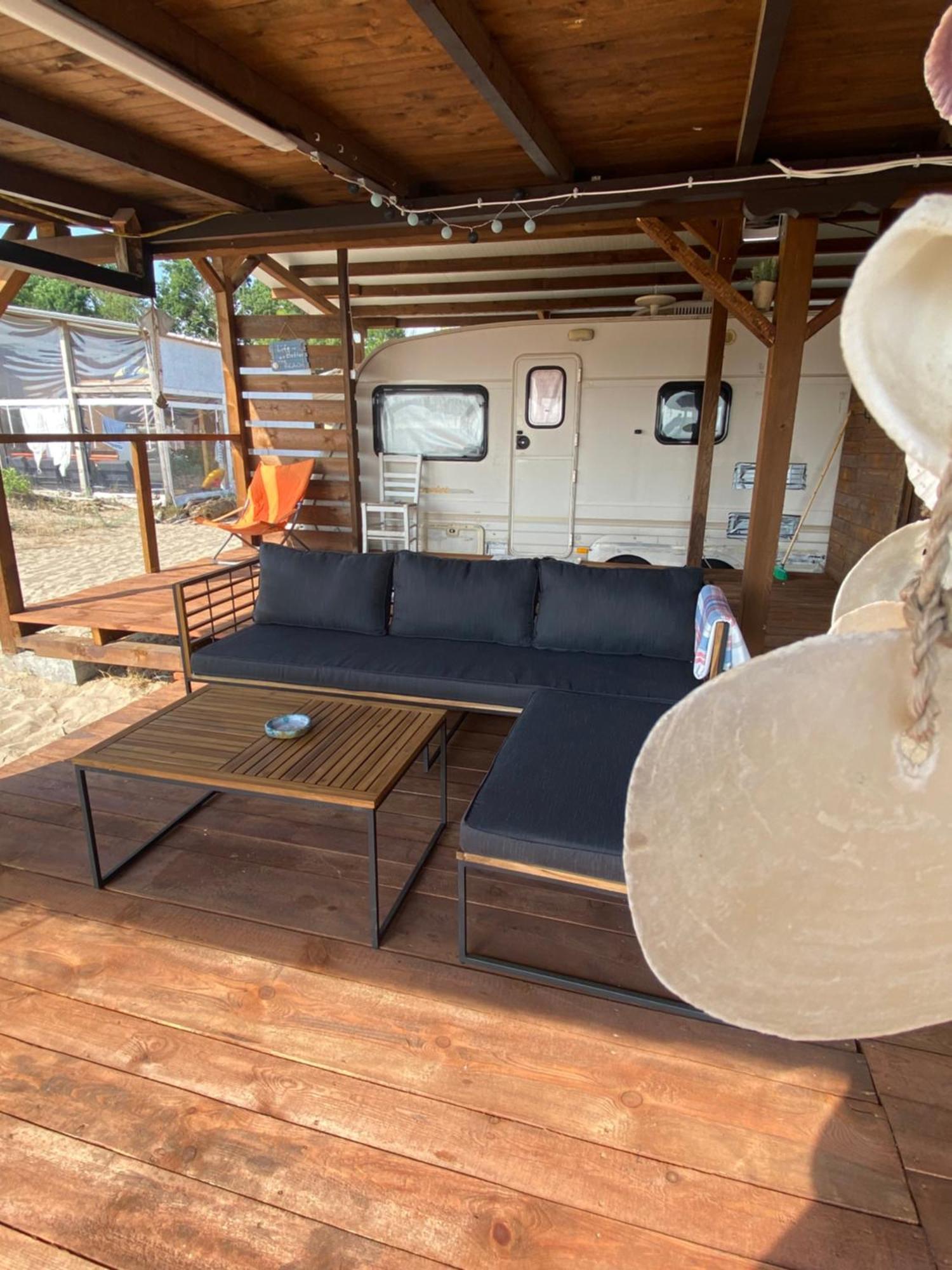 Sea Caravan On The Beach Китен Экстерьер фото