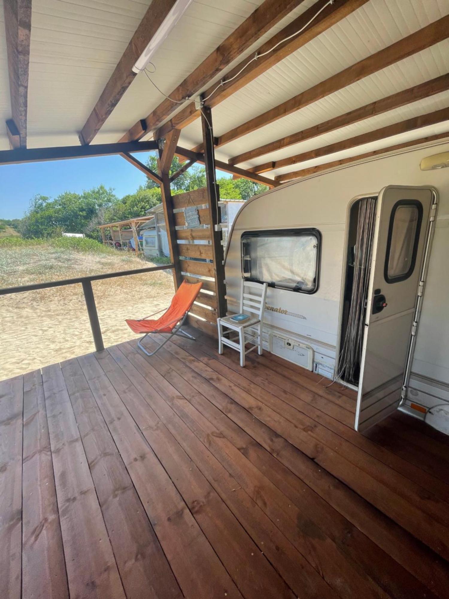 Sea Caravan On The Beach Китен Экстерьер фото