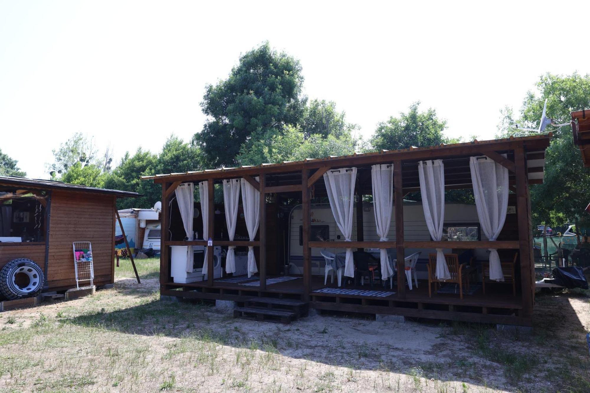 Sea Caravan On The Beach Китен Экстерьер фото